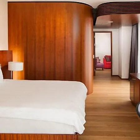 호텔 Crowne Plaza By Ihg 5*