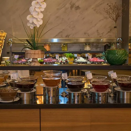 Crowne Plaza By Ihg 5*
