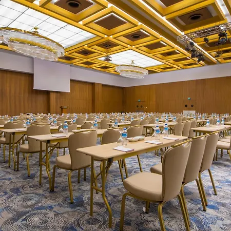 Crowne Plaza By Ihg