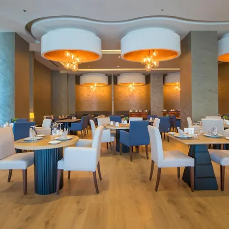 Crowne Plaza By Ihg 5*