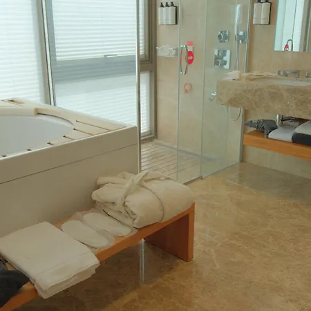 Crowne Plaza By Ihg 5*