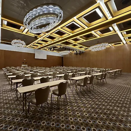 Crowne Plaza By Ihg Hotel 5*