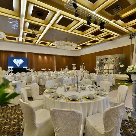 Crowne Plaza By Ihg Отель