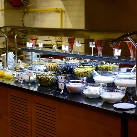 Отель Crowne Plaza By Ihg 5*