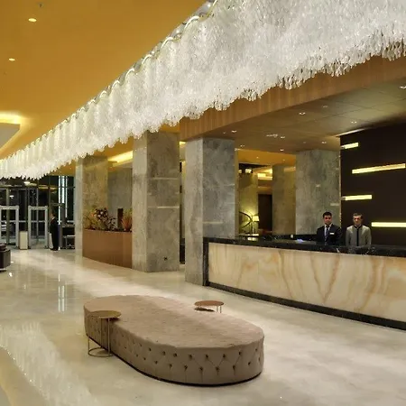 Crowne Plaza By Ihg 5*
