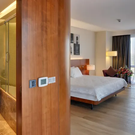 Crowne Plaza By Ihg Отель 5*