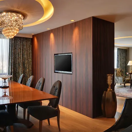 Crowne Plaza By Ihg 5*