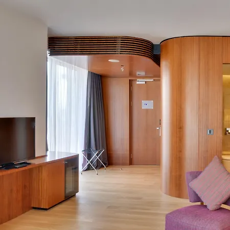 Crowne Plaza By Ihg