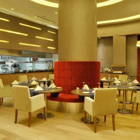 호텔 Crowne Plaza By Ihg 카이세리