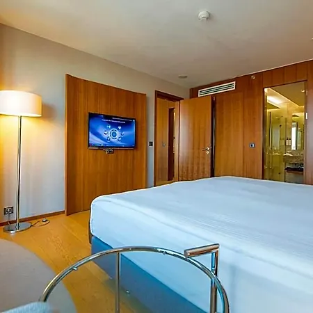 Crowne Plaza By Ihg Hotel 5*