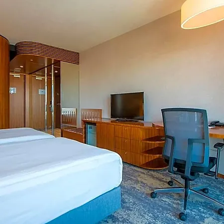 Crowne Plaza By Ihg 5*