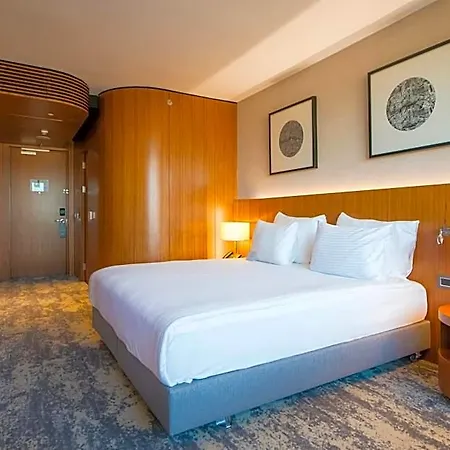 Crowne Plaza By Ihg 5*