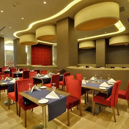 호텔 Crowne Plaza By Ihg 카이세리