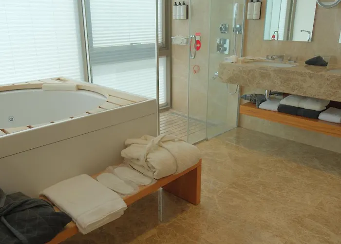 Crowne Plaza By Ihg 5*