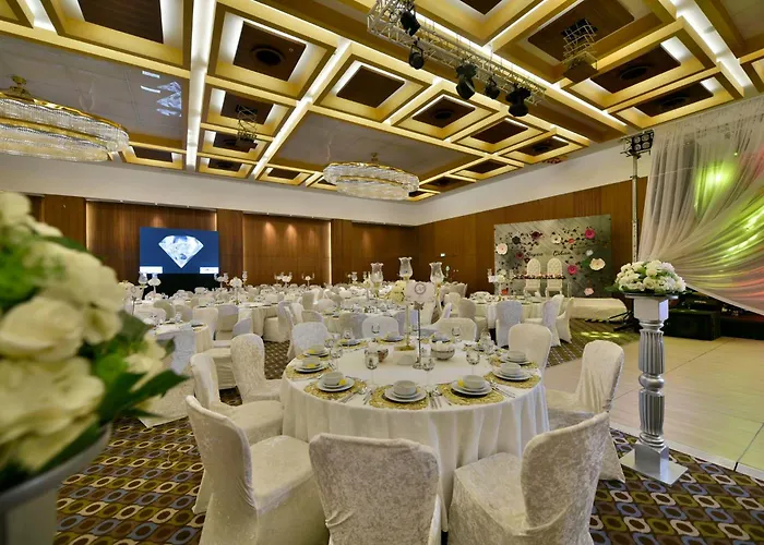 Crowne Plaza By Ihg Hotel