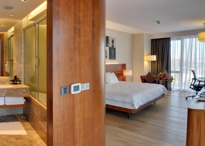 Crowne Plaza By Ihg Hotel 5*