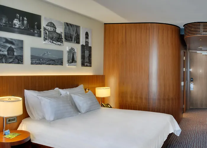 Crowne Plaza By Ihg 5*