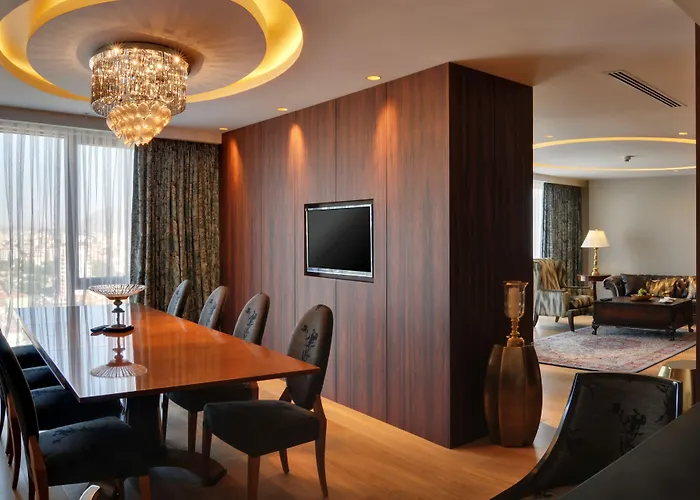 Crowne Plaza By Ihg 5*